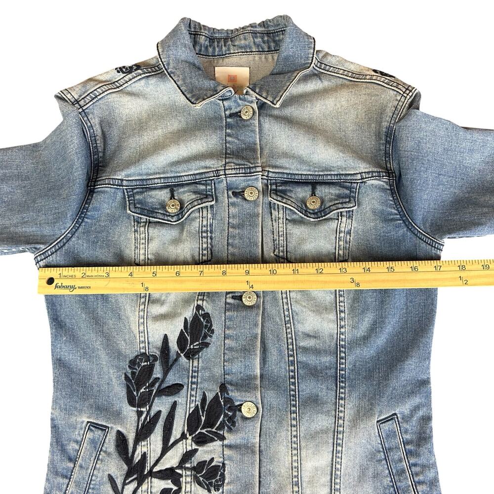LuLaRoe Jaxon Jean Jacket Women Small Blue Floral Embroidered Denim Button Up - Picture 9 of 13